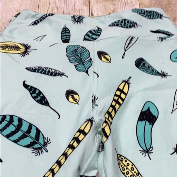 LuLaRoe Feather Leggings - Picture 3 of 5